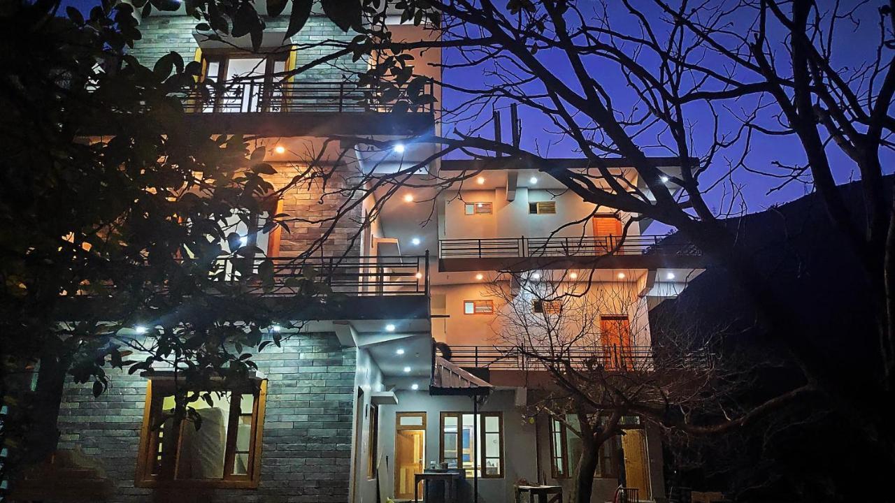 Tirthan Grand Riverside Banjār 外观 照片