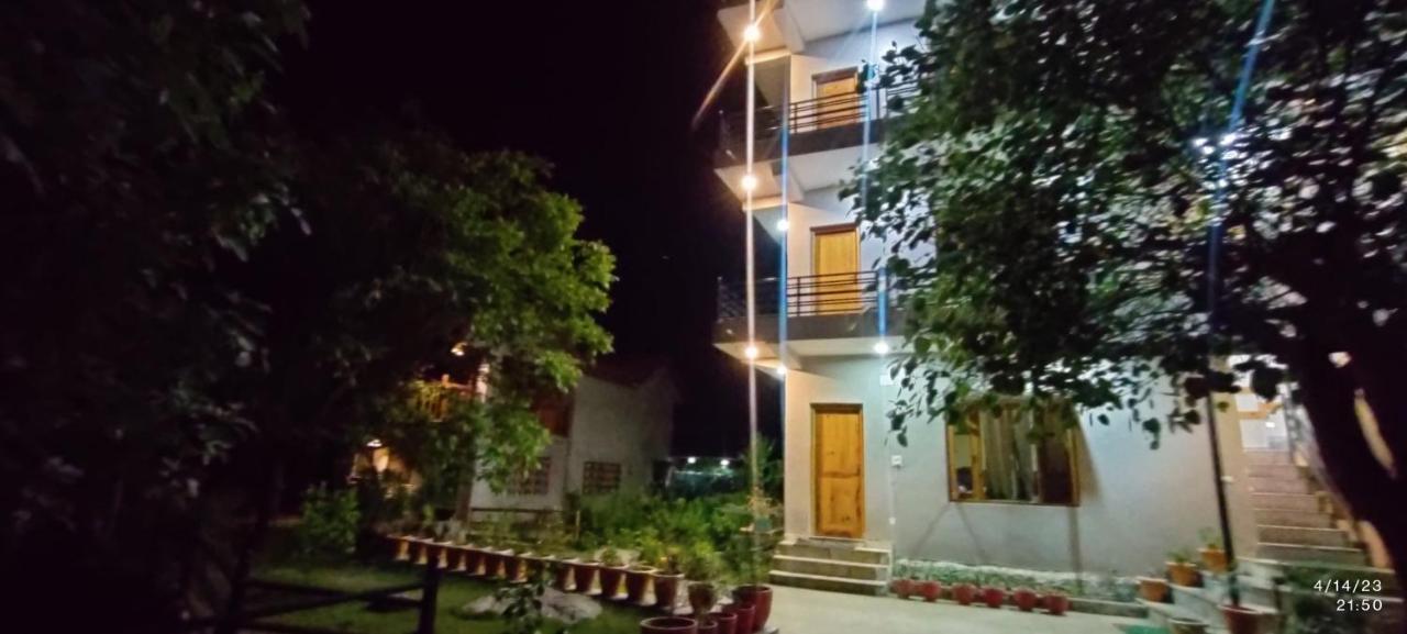 Tirthan Grand Riverside Banjār 外观 照片