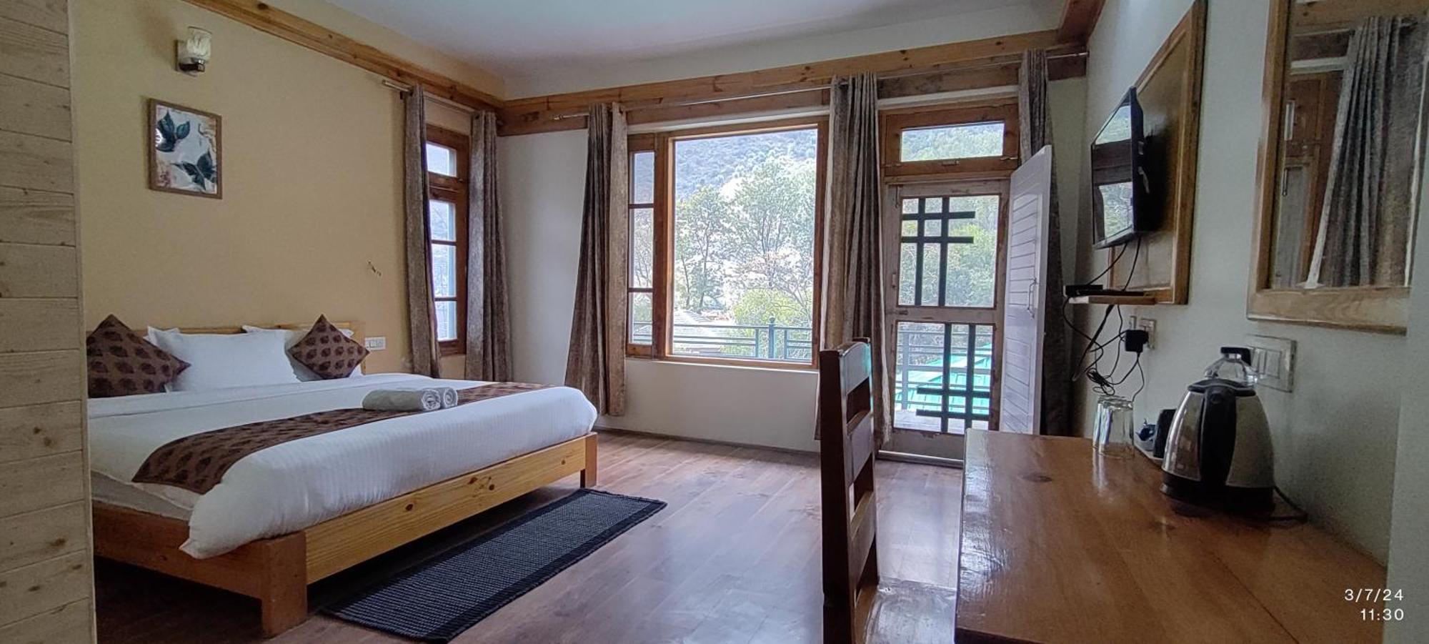 Tirthan Grand Riverside Banjār 外观 照片