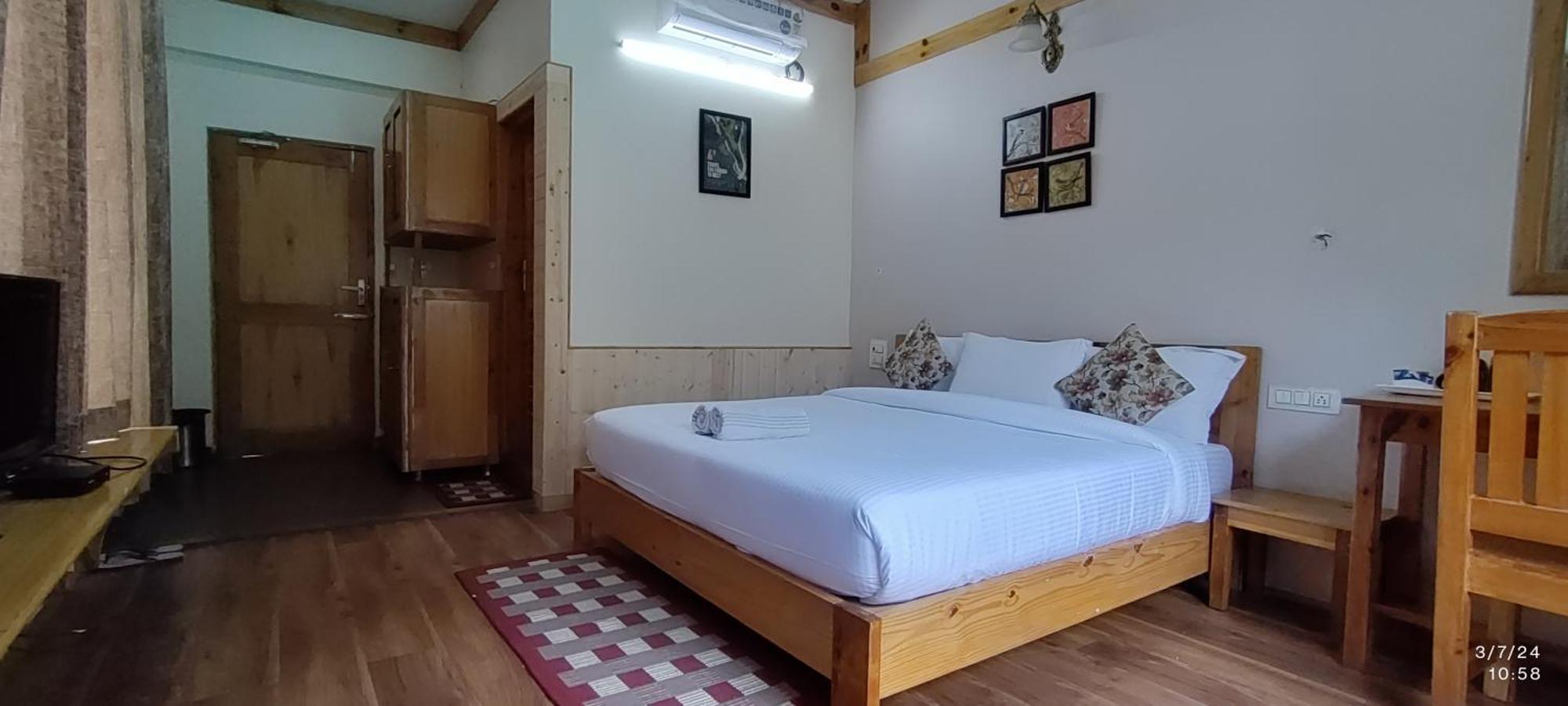 Tirthan Grand Riverside Banjār 外观 照片