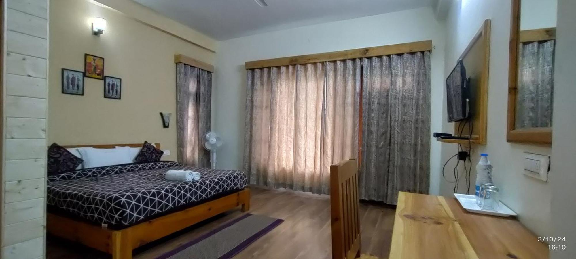 Tirthan Grand Riverside Banjār 外观 照片