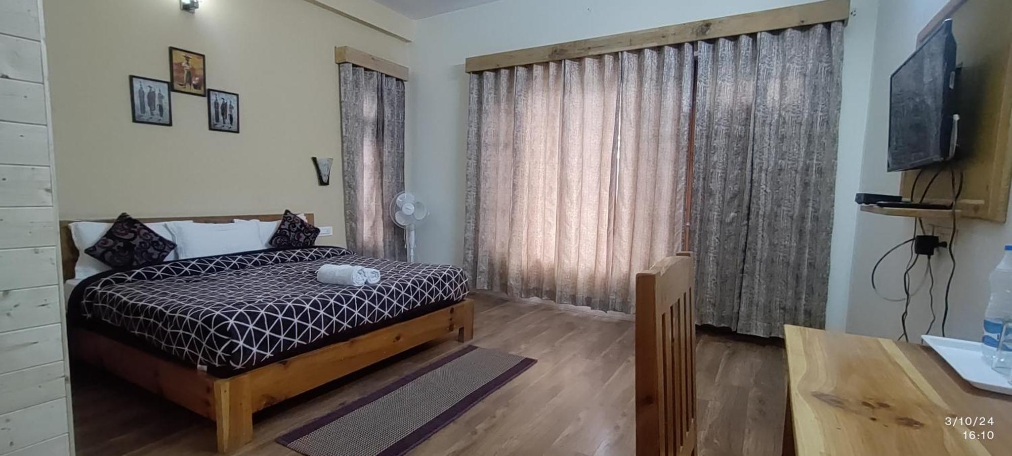 Tirthan Grand Riverside Banjār 外观 照片