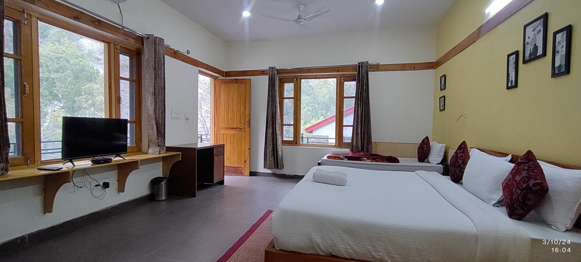 Tirthan Grand Riverside Banjār 外观 照片