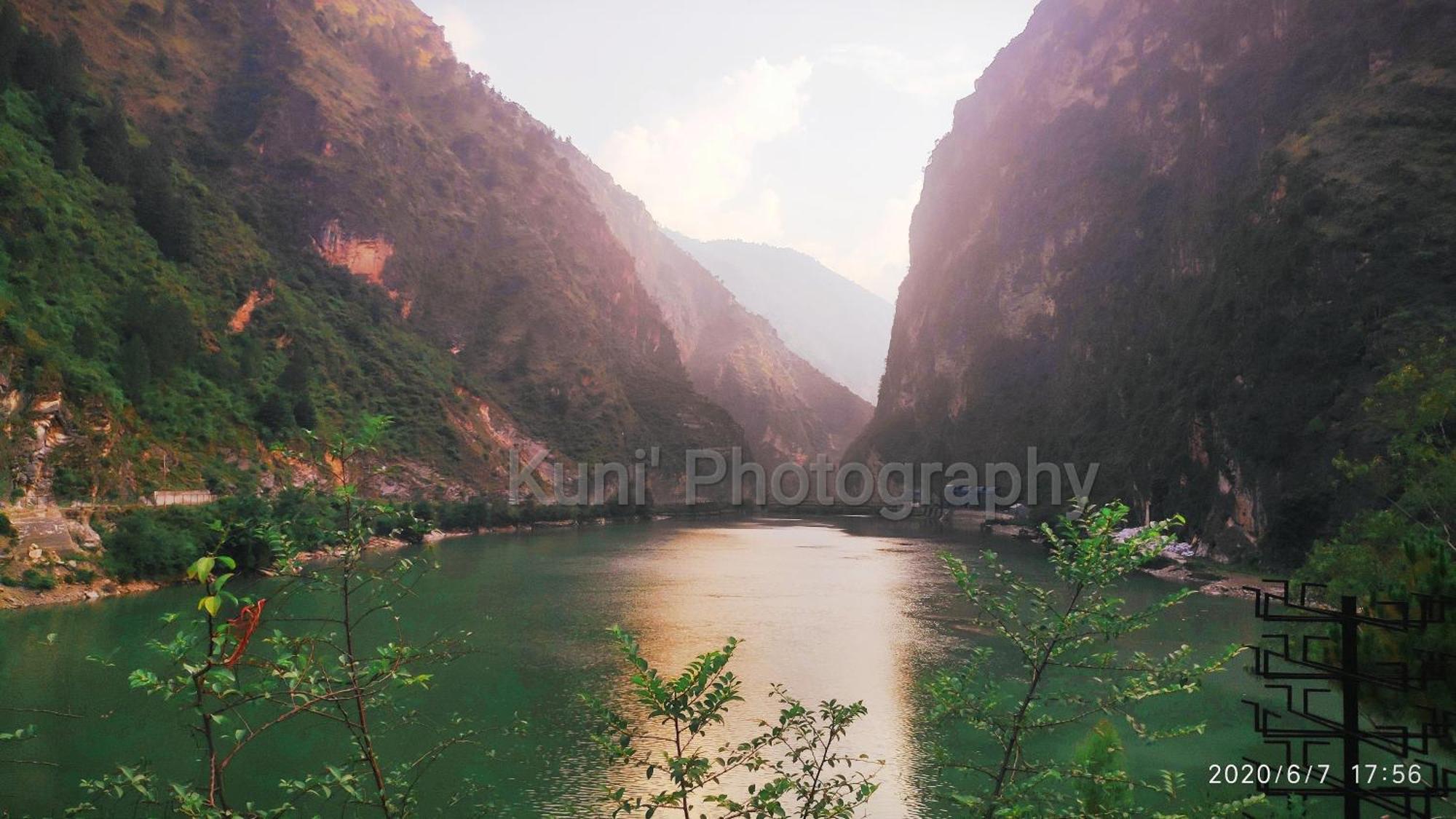 Tirthan Grand Riverside Banjār 外观 照片