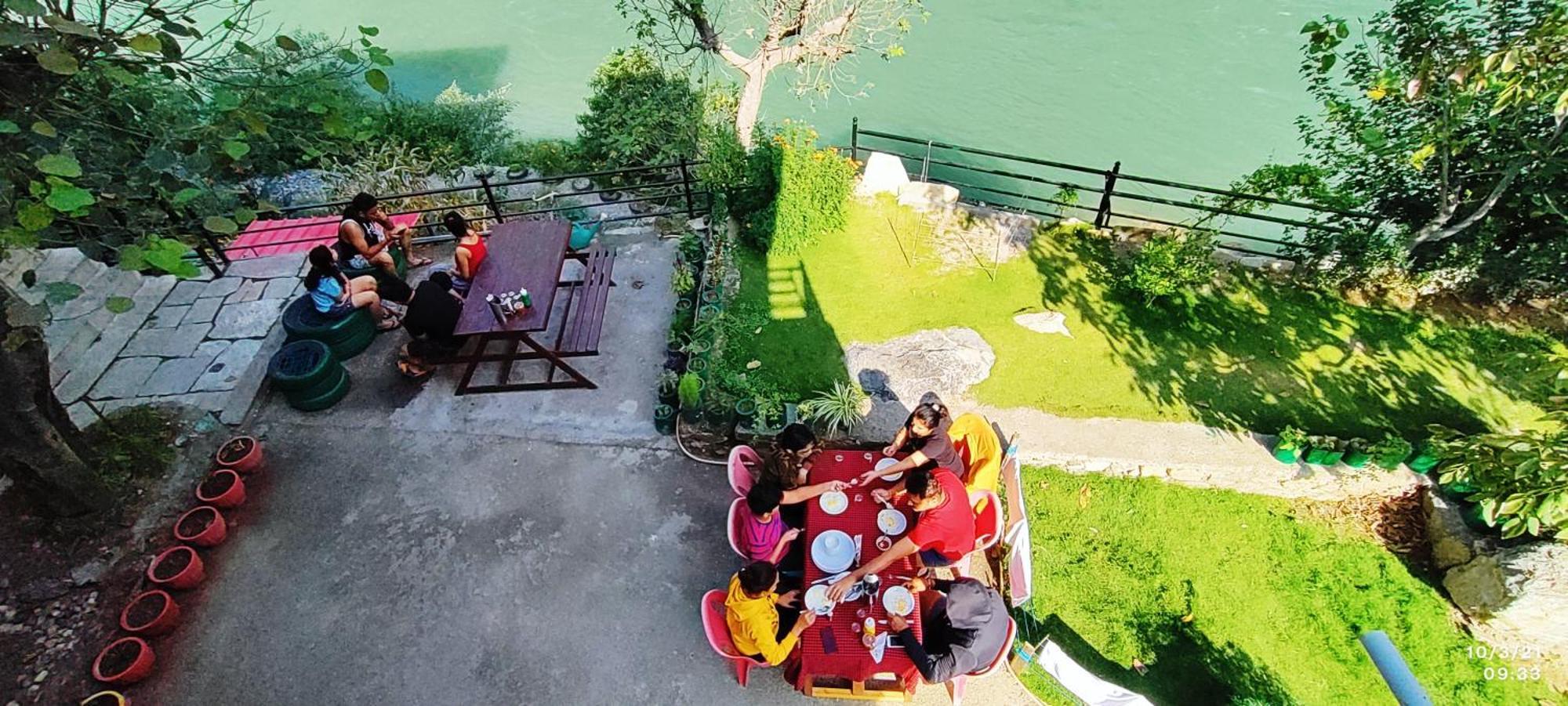Tirthan Grand Riverside Banjār 外观 照片