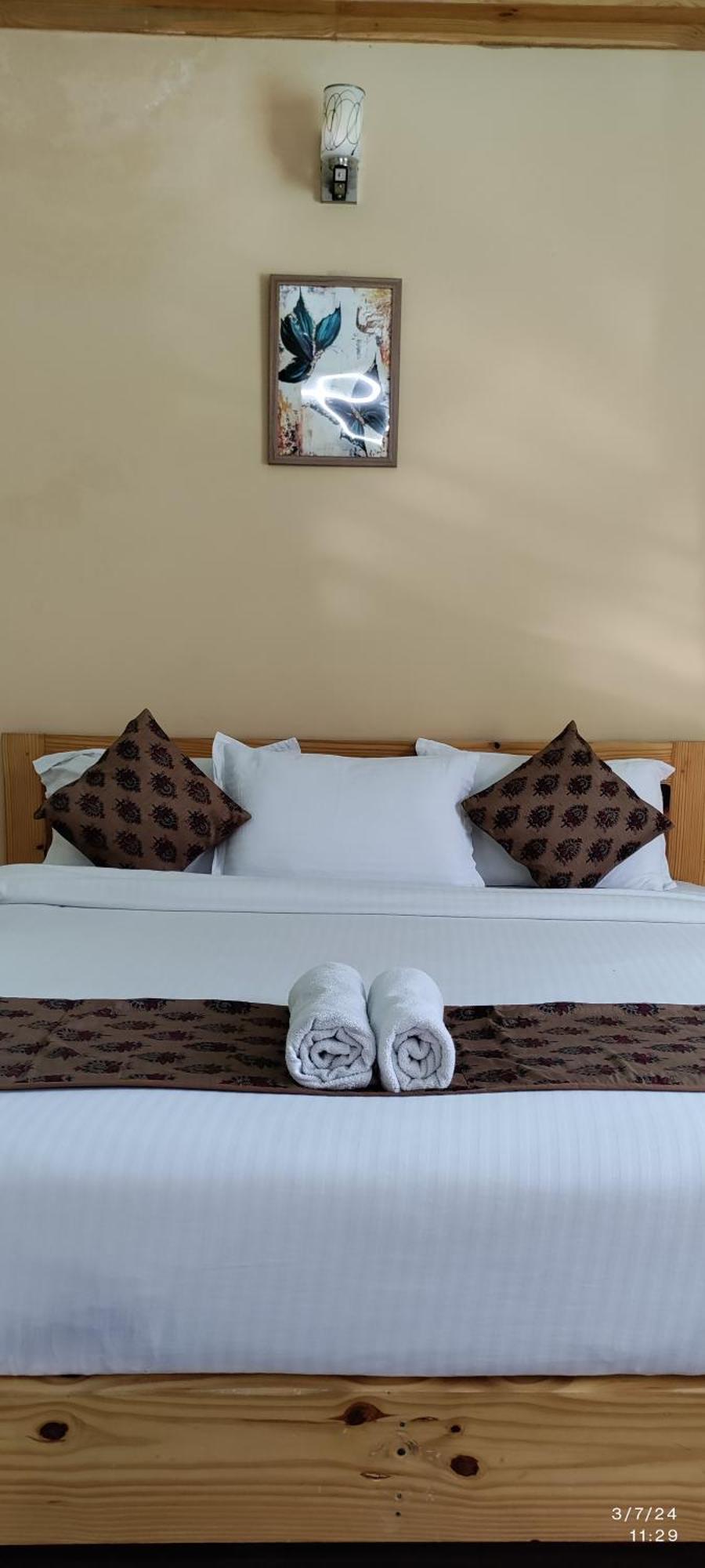 Tirthan Grand Riverside Banjār 外观 照片