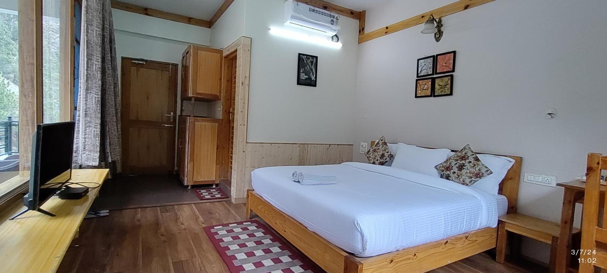 Tirthan Grand Riverside Banjār 外观 照片