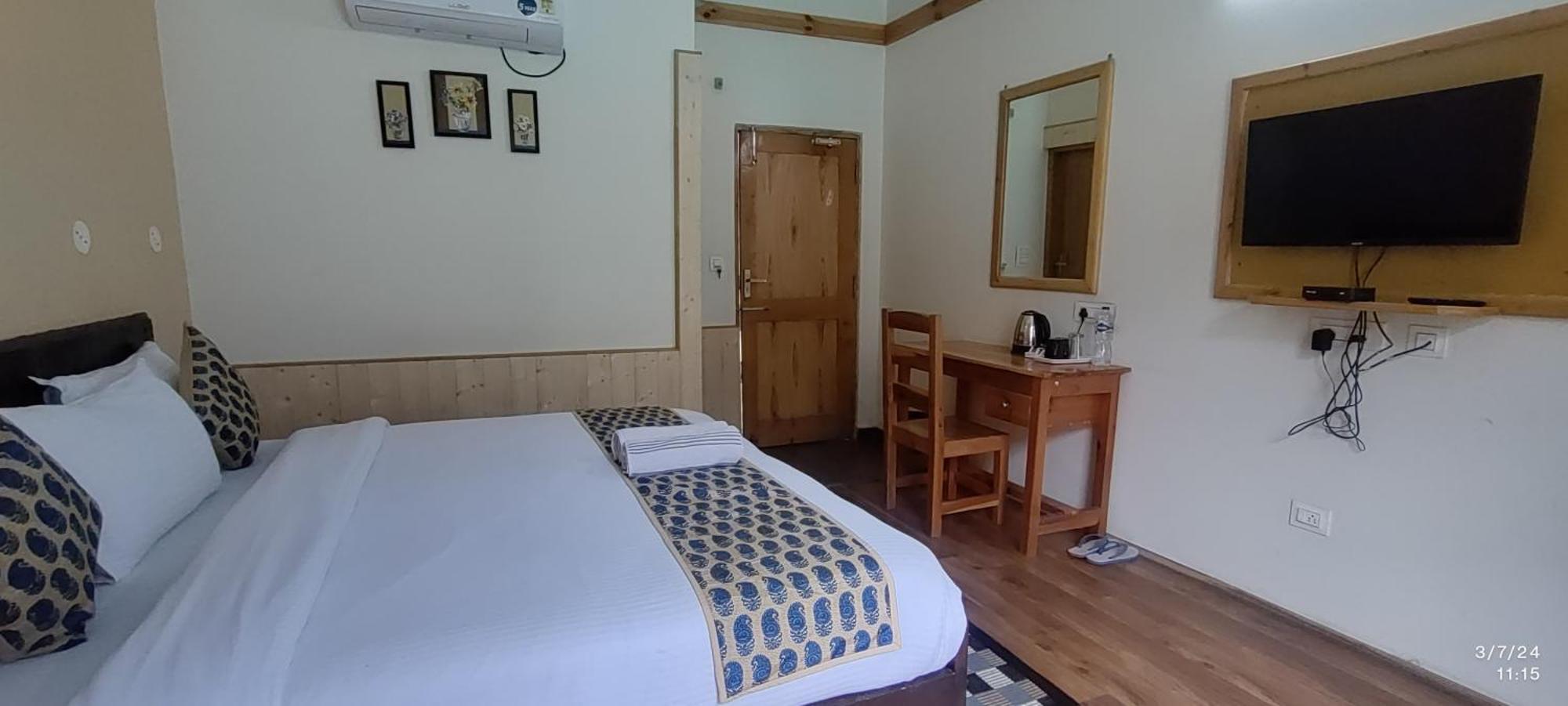 Tirthan Grand Riverside Banjār 外观 照片