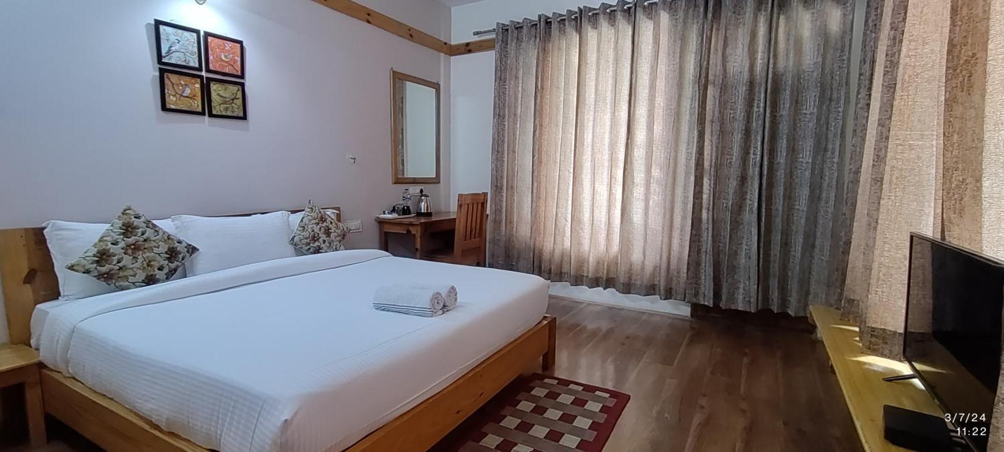 Tirthan Grand Riverside Banjār 外观 照片