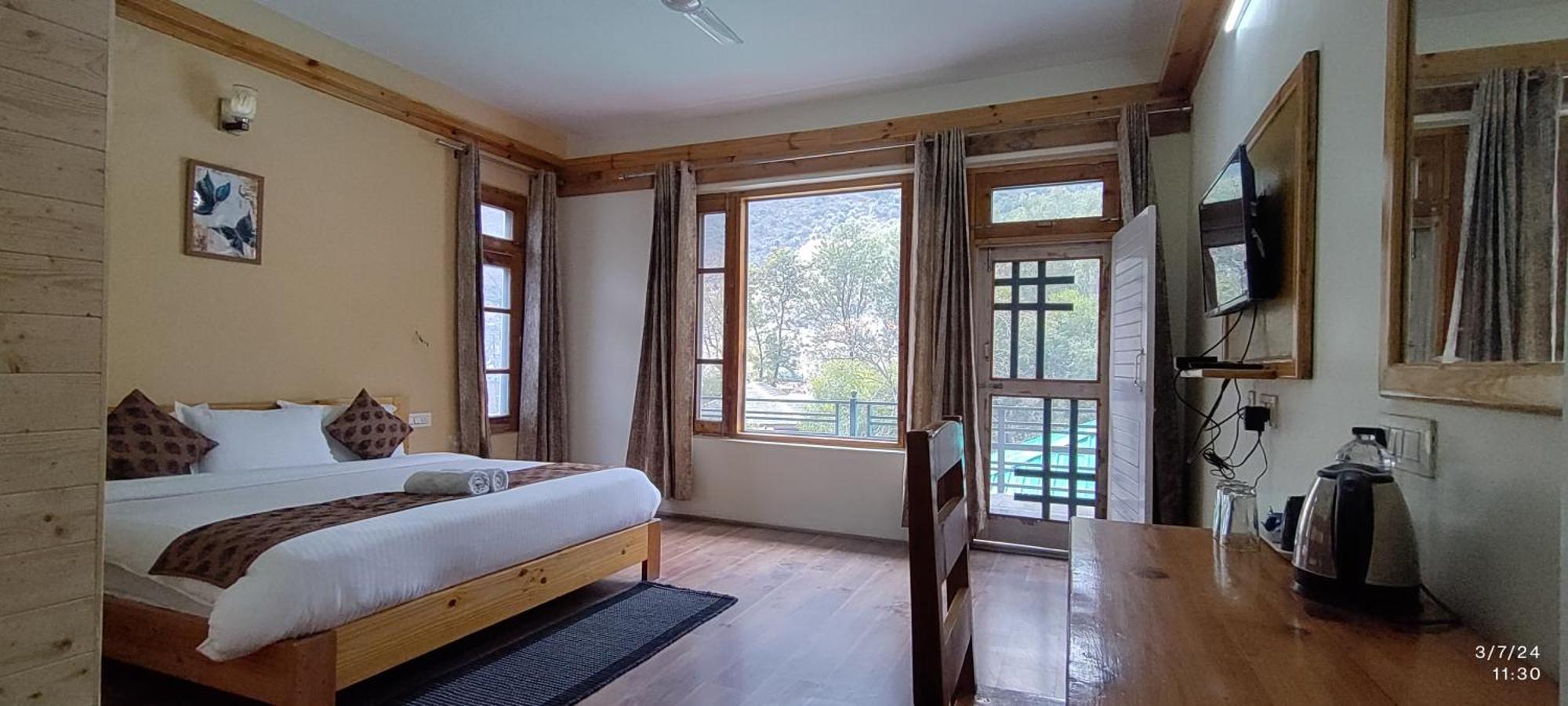 Tirthan Grand Riverside Banjār 外观 照片