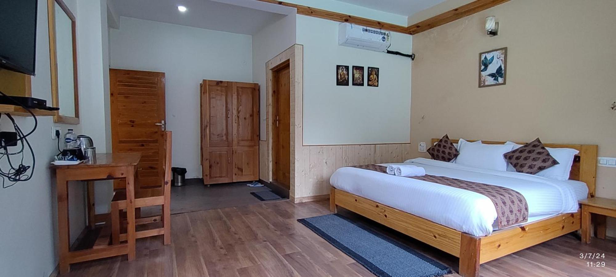 Tirthan Grand Riverside Banjār 外观 照片