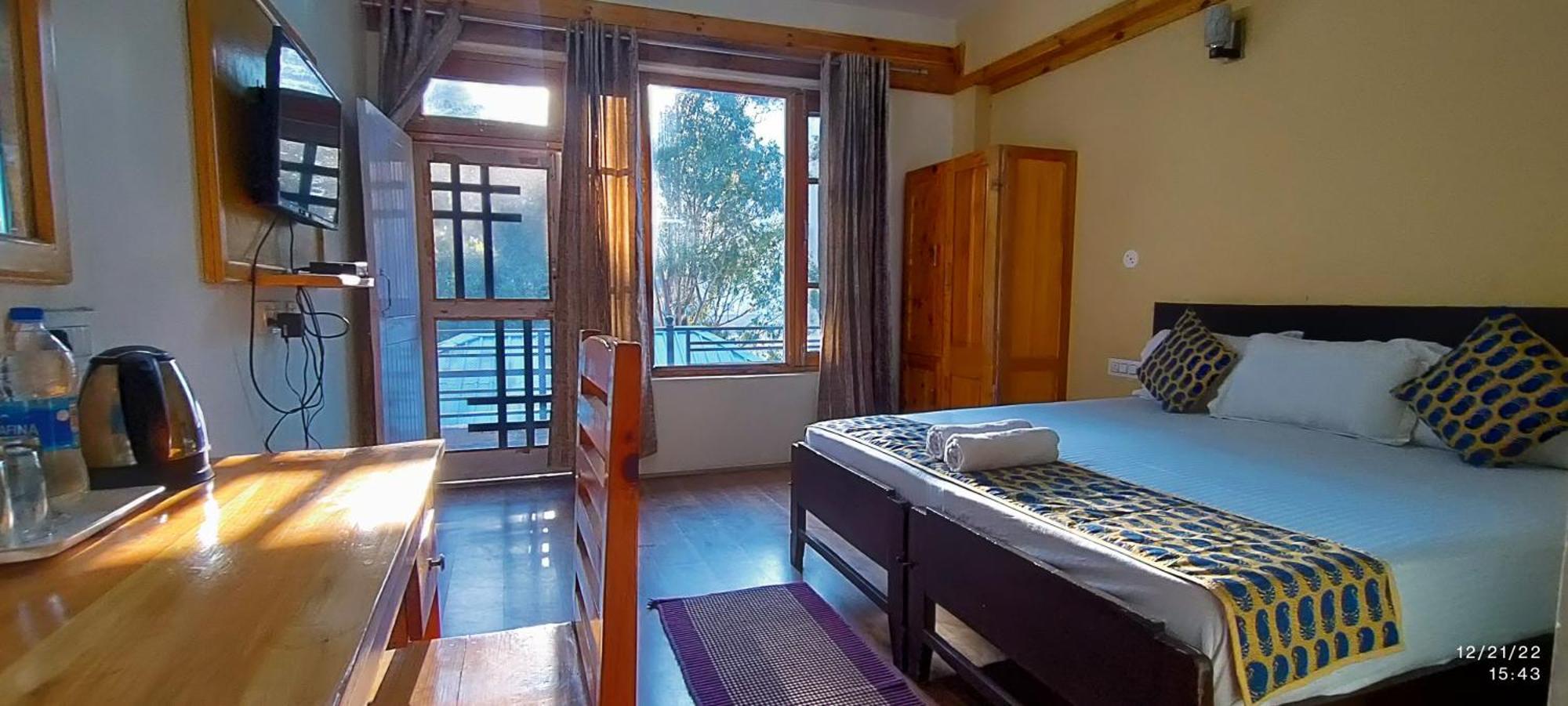 Tirthan Grand Riverside Banjār 客房 照片